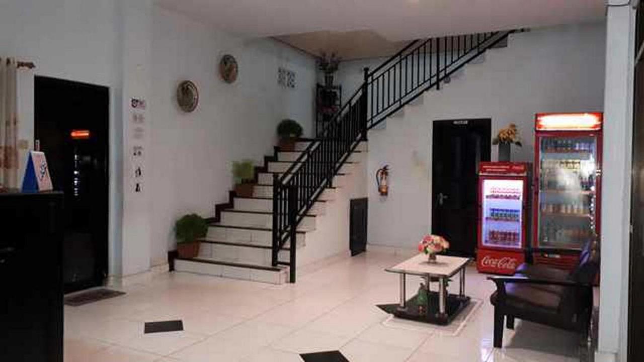 Reddoorz At Hotel Rumberpon Sorong Kültér fotó