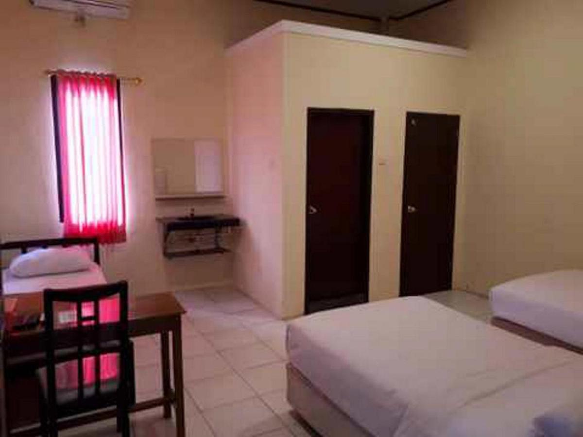 Reddoorz At Hotel Rumberpon Sorong Kültér fotó