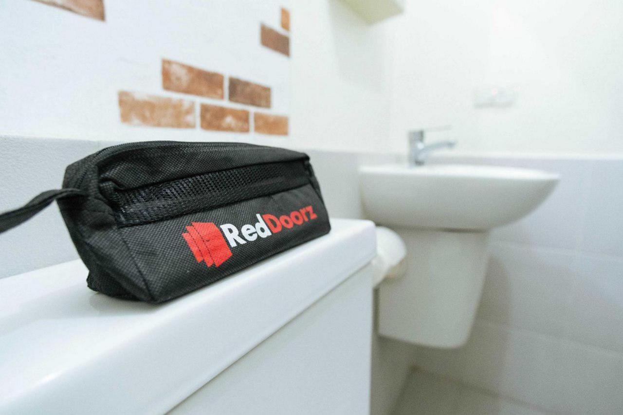 Reddoorz At Hotel Rumberpon Sorong Kültér fotó