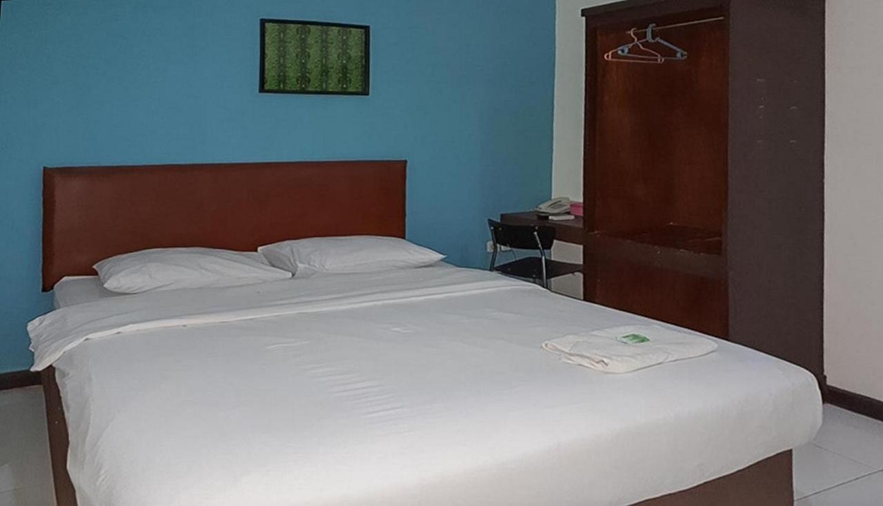 Reddoorz At Hotel Rumberpon Sorong Kültér fotó
