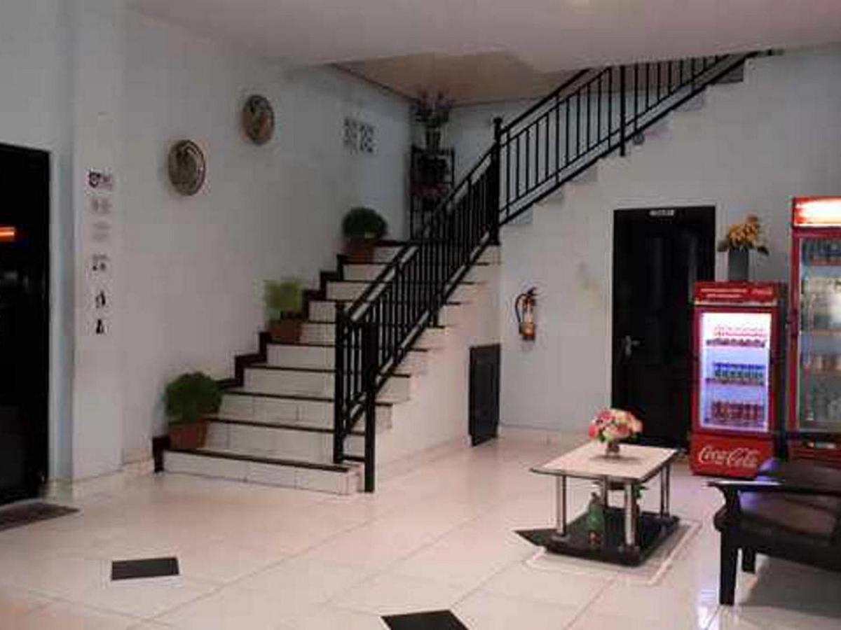 Reddoorz At Hotel Rumberpon Sorong Kültér fotó