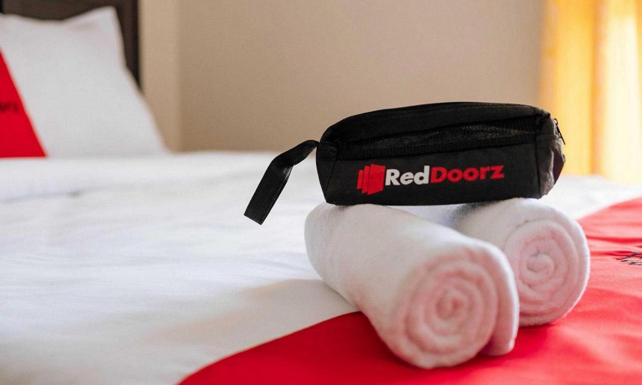 Reddoorz At Hotel Rumberpon Sorong Kültér fotó